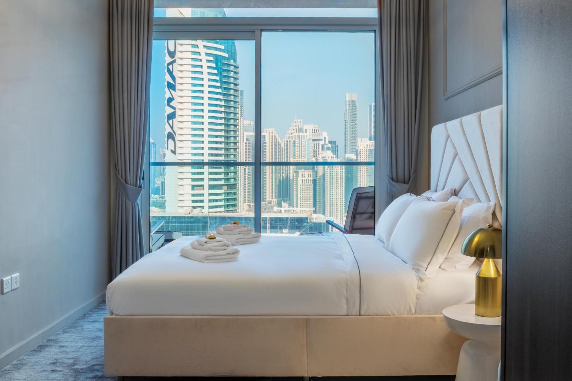 Luxury Floor, With Full Burj Khalifa View Apartment *