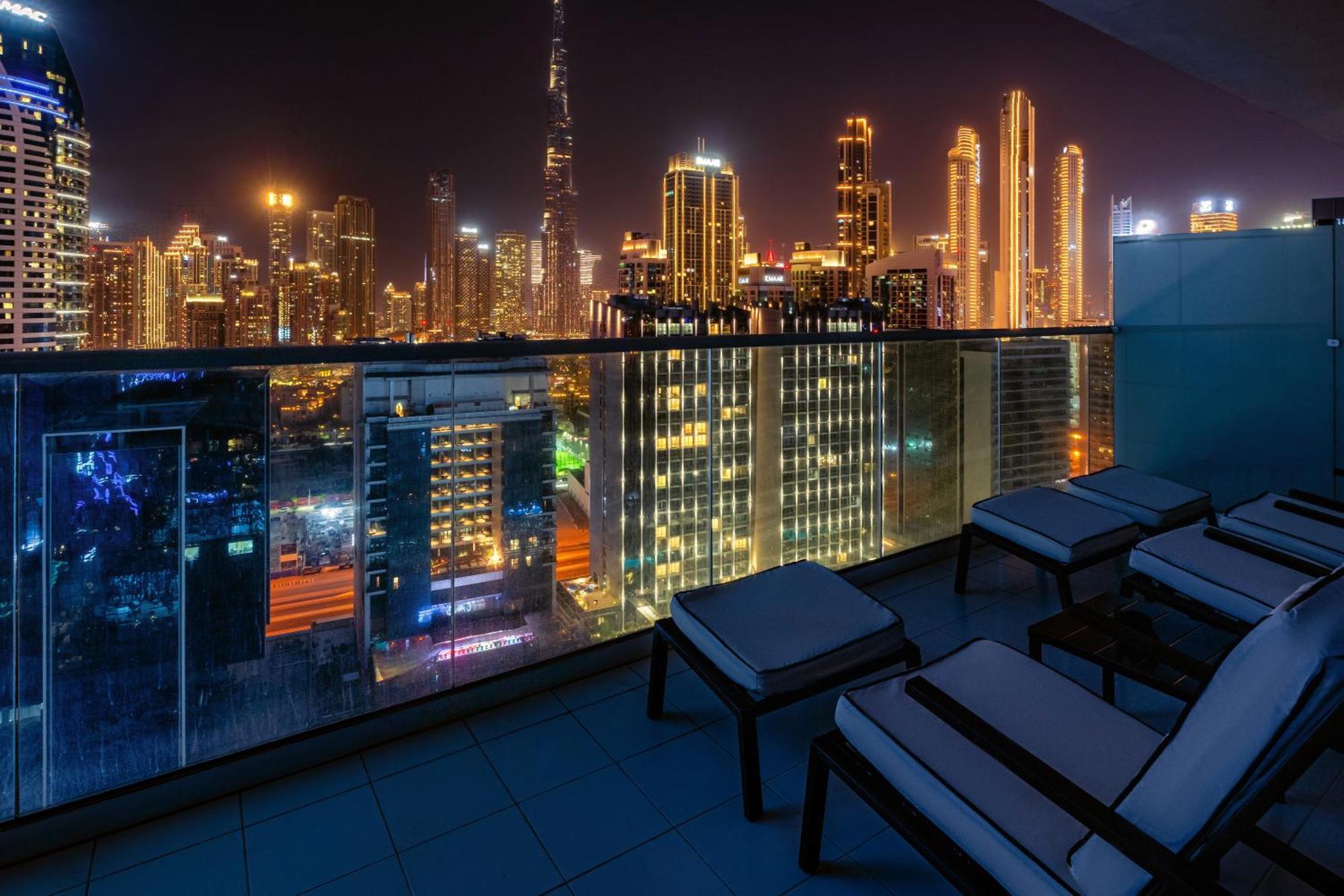 Luxury Floor, With Full Burj Khalifa View Apartment *