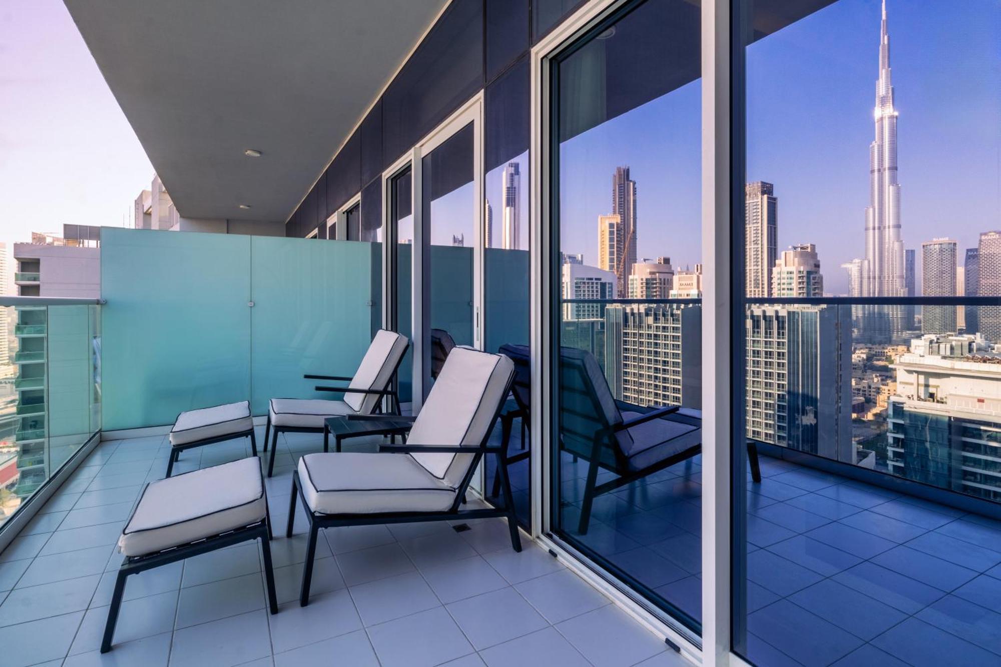 Luxury Floor, With Full Burj Khalifa View Apartment *