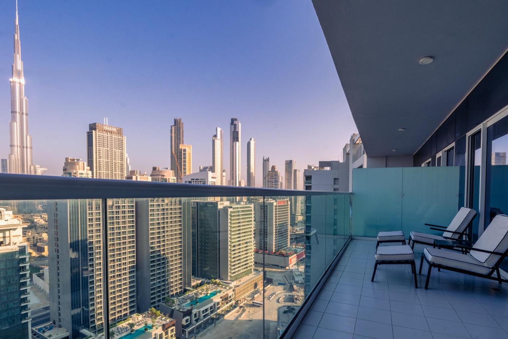 Luxury Floor, With Full Burj Khalifa View Apartment *